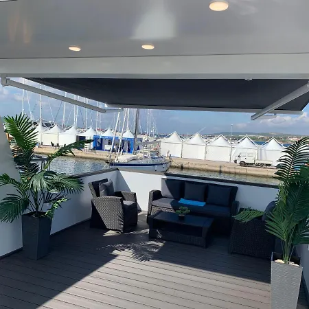 Holiday home Floating House Arena 1 Pula
