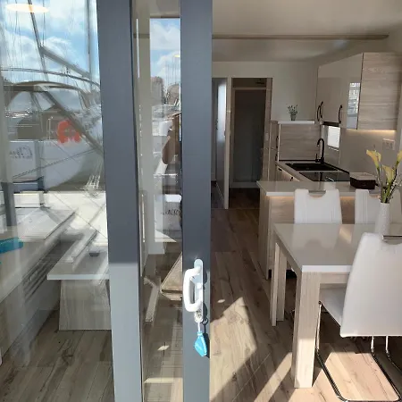 Holiday home Floating House Arena 1 *