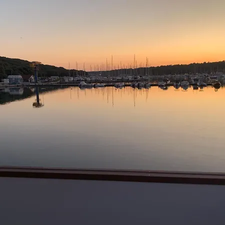 Holiday home Floating House Arena 1 Pula